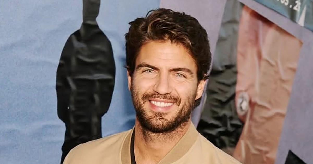 La vida personal de Maxi Iglesias: su relación con Aitana Sánchez-Gijón, la pérdida de su padre y el bullying que sufrió en 'Física o Química'