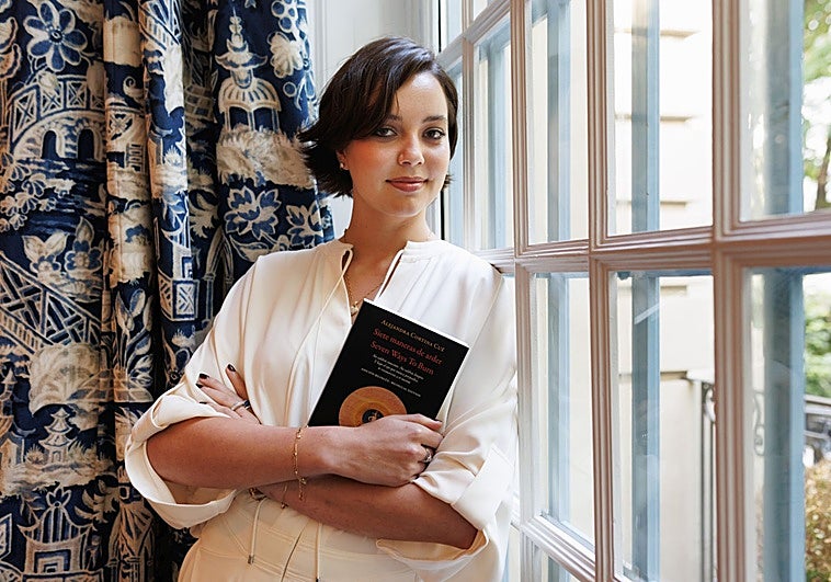 Alejandra Cortina Cué, en su debut literario: «Tengo un vínculo muy fuerte con mis padres, especialmente con mi padre»