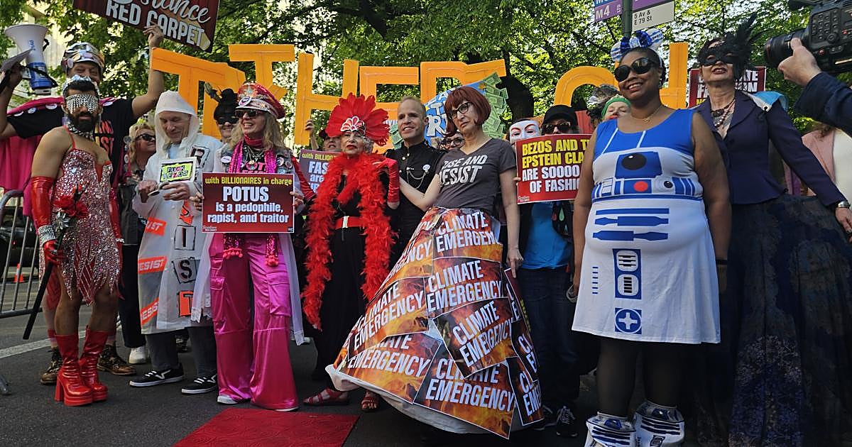 De las protestas contra Bezos a la fantasía de la moda: una tarde delante de la Met Gala