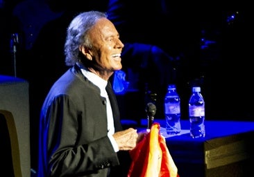 Julio Iglesias y el eterno rumor: ¿conocerá al fin la casa que se compró hace un año en Galicia?