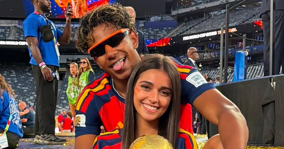 Quién es Inés García, la novia de Lamine Yamal y su apoyo en la gala del Balón de Oro: su edad, de dónde es y a qué se dedica