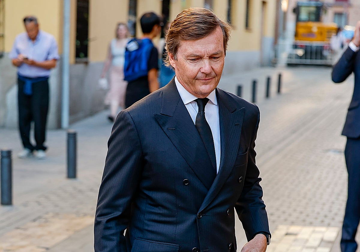 Pedro de Borbón-Dos Sicilias, duque de Calabria, zanja la disputa dinástica en un comunicado de 31 páginas