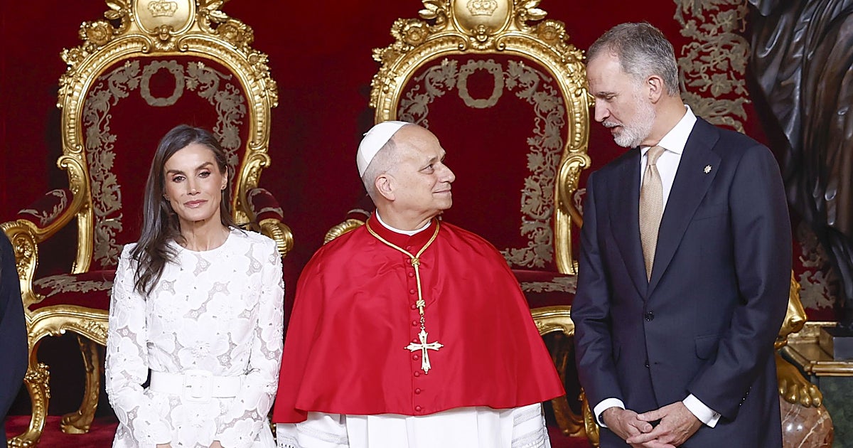 Productos asturianos y recuerdos de Gaudí e Isabel la Católica: los regalos de los Reyes al Papa León XIV