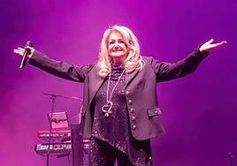Bonnie Tyler sale del coma, pero continúa grave y se mantiene la preocupación: «Es un proceso lento»