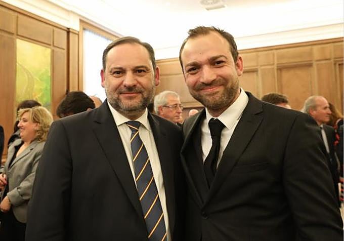 El exministro José Luis Ábalos junto a su hijo mayor, Víctor Ábalos