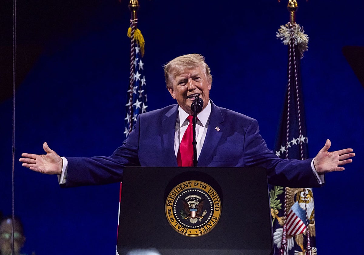 Trump reacciona con ironía a la boda de Taylor Swift y Travis Kelce con una imagen manipulada
