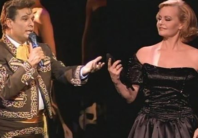 Juan Gabriel y Rocío Dúrcal durante uno de sus conciertos conjuntos.