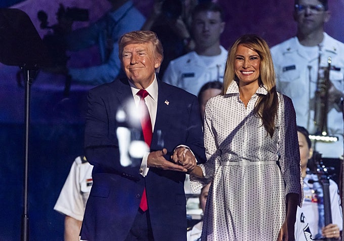 Donald Trump y la primera dama Melania Trump en la celebración del 250 aniversario de EEUU.