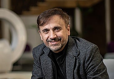 José Mota, 61 años: «Desayuno un vaso de caldo de huesos, dos huevos revueltos con aguacate, una tostada con caballa y tomate y un yogur natural»