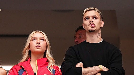 Harper Beckham sorprende y se posiciona con España haciendo un guiño a su hermano mayor