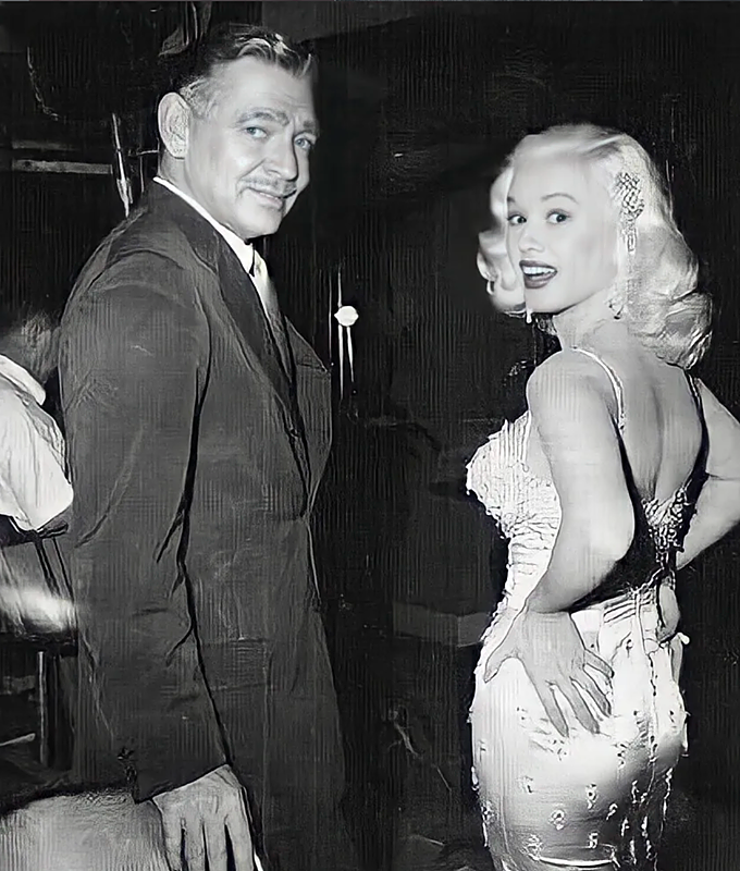 La actriz junto a Clark Gable.