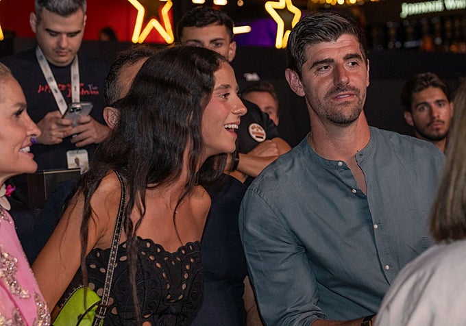 Victoria Federica y Thibaut Courtois disfrutan de un concierto en Marbella la semana pasada.