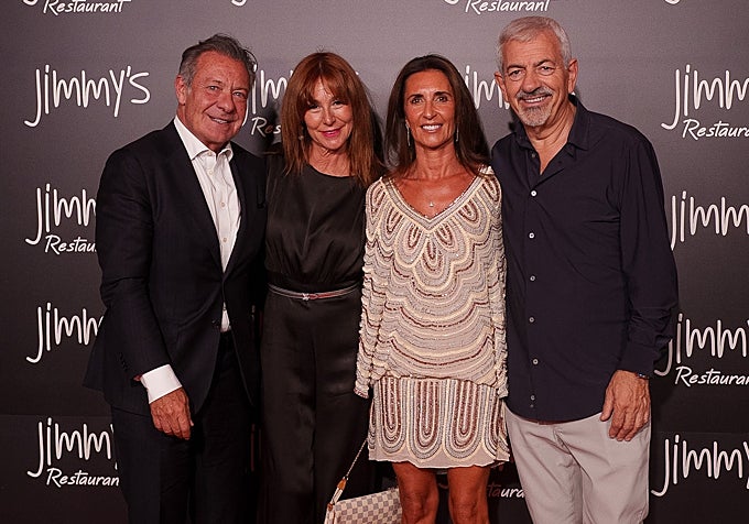 Alessandro Salem y su esposa junto a Patricia y Carlos.