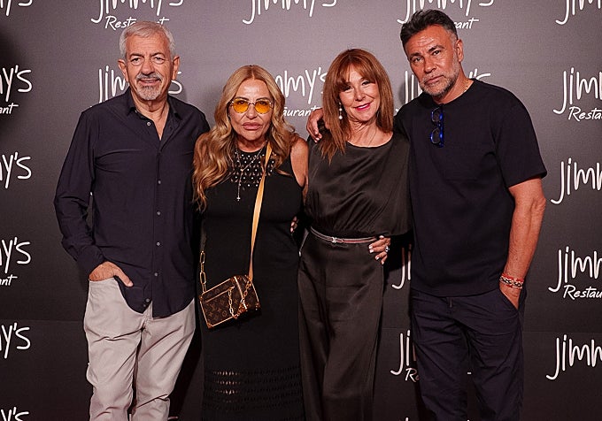 Cristina Tárrega y Mami Quevedo junto a Carlos y Patricia.