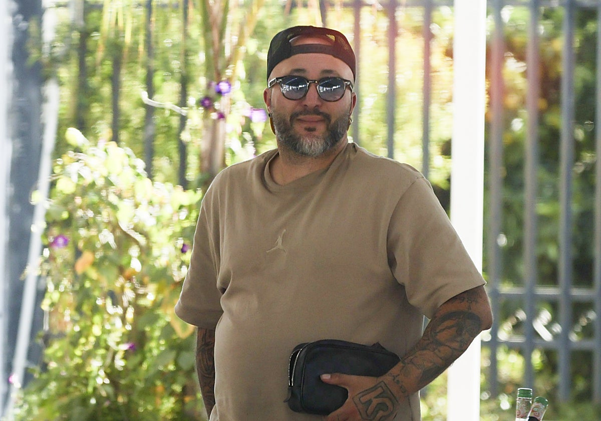 Kiko Rivera, ingresado: gira cancelada, máxima preocupación y con Lola García a su lado