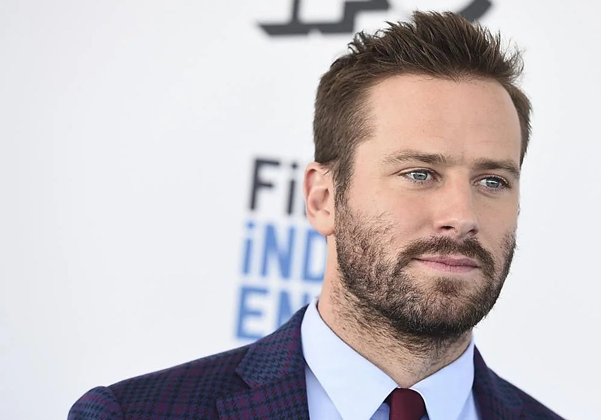 Armie Hammer, el guaperas caníbal que vuelve a las andadas
