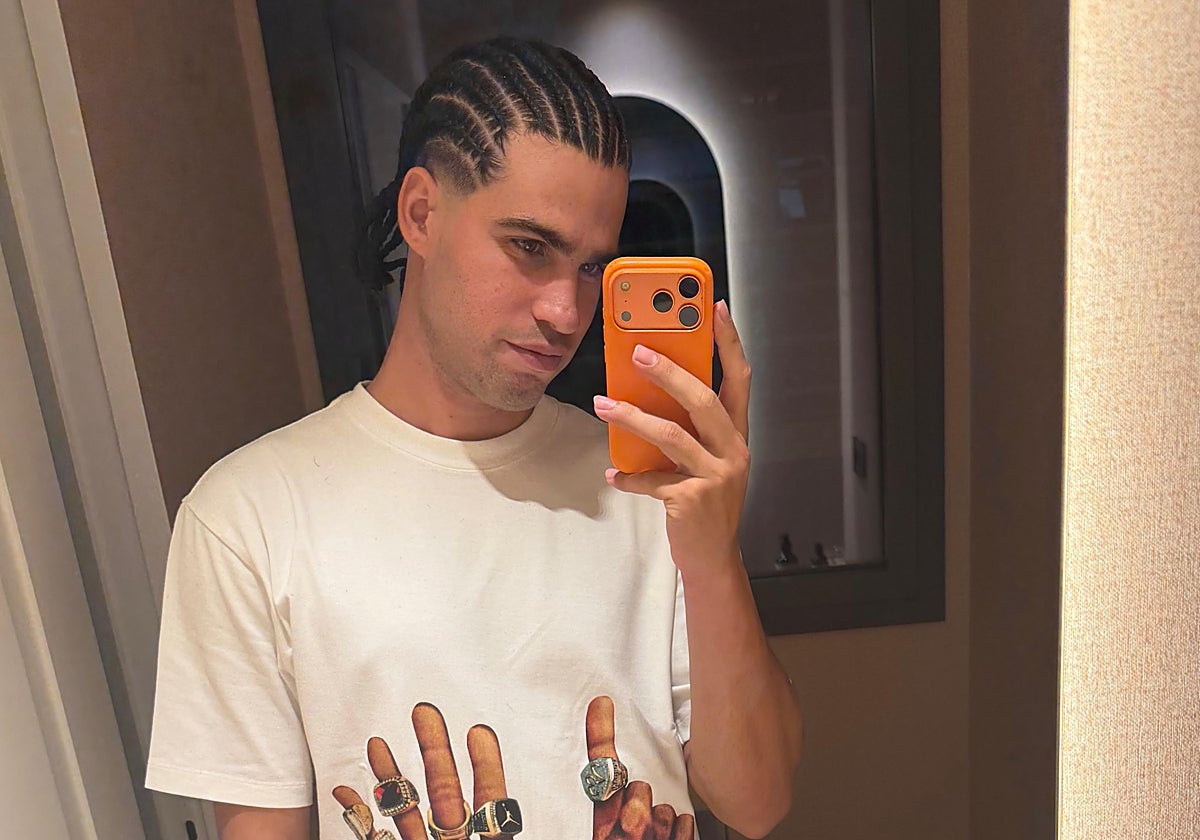 Carlos Alcaraz se suma al look de Cucurella y sorprende con un cambio de imagen radical