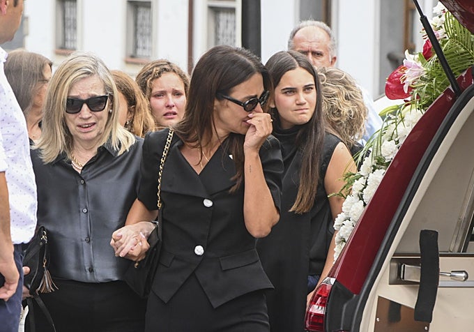 Paula Echevarría durante el funeral.