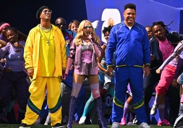 La suculenta subasta de la FIFA: el vestuario de Madonna, Shakira, BTS y otros artistas del Mundial recaudan medio millón de euros