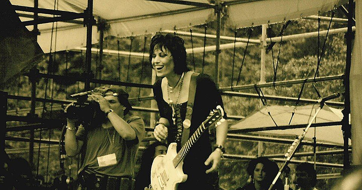 Joan Jett se ve obligada a cancelar sus próximos conciertos tras una operación de urgencia