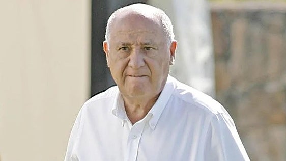 Amancio Ortega, 90 años, sobre su infancia: «Mi padre ganaba 300 pesetas. Éramos tres hermanos y con ese sueldo nunca llegábamos a fin de mes»