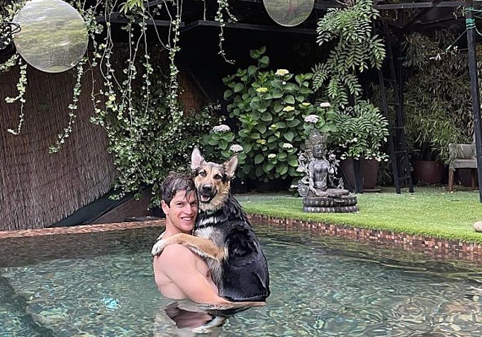 Miguel Bernardeau en una foto compartida por Aitana.