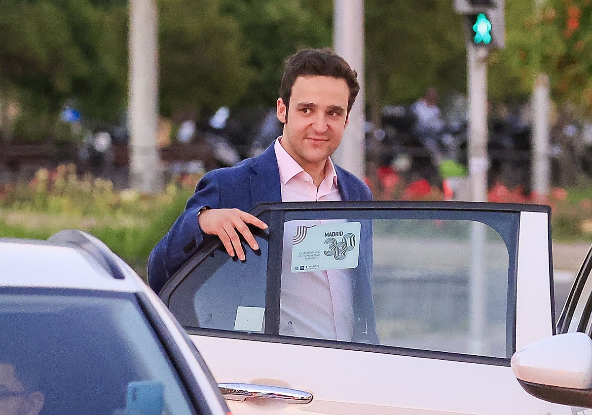 Felipe Juan Froilán reafirma su noviazgo en Ibiza con Carla