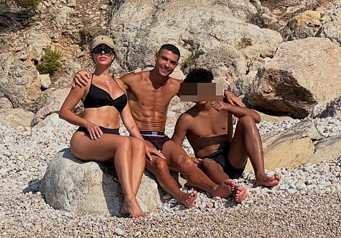 Cristiano y Georgina durante sus vacaciones familiares.
