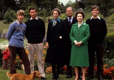 Cuando los Windsor se ponían el delantal: Felipe hacía barbacoas, Eduardo preparaba tortitas e Isabel II fregaba los platos