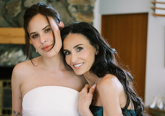 Tallulah junto a su madre, Demi Moore.