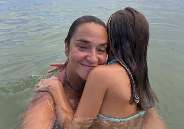 Imagen de la presentadora Toñi Moreno con su hija Lola.