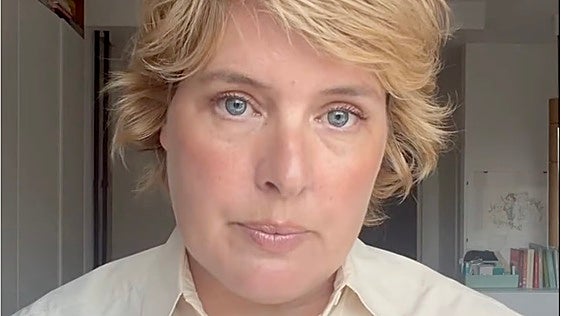 Tania Llasera pide perdón tras sus polémicas declaraciones sobre Lindsay Clancy: «He pasado miedo a salir con mis hijos»