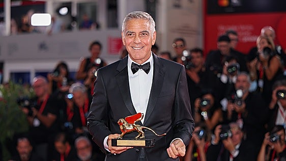 George Clooney recibe el León de Oro y no se calla nada: «Nos dicen que debemos tenernos miedo»