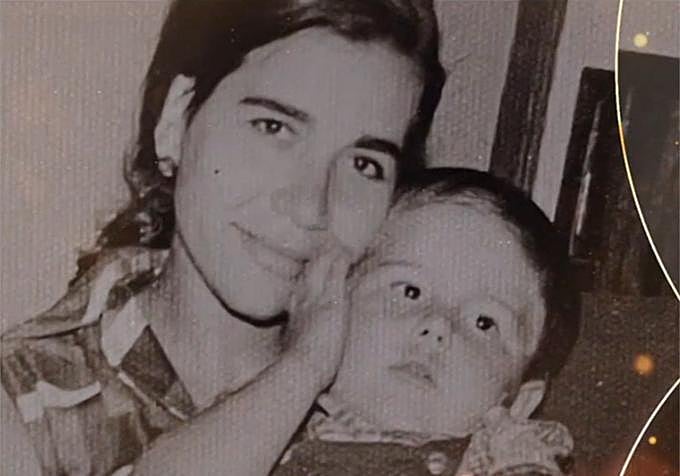 Santiago Segura de pequeño junto a su madre