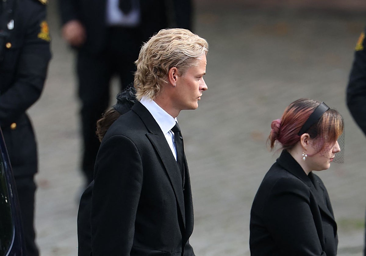 Marius Borg, obligado a mantener un discreto segundo plano en el funeral de Harald V miniatura