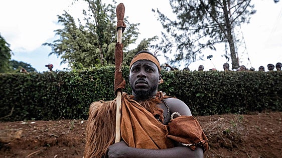 Un futbolista, un periodista y un hijo secreto: el debate de Uganda para escoger al nuevo Rey de Toro