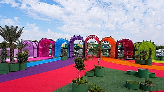 Zonas 'instagrameables', talleres, conciertos y desfiles: el 'parque de atracciones' de Shakira, desde dentro