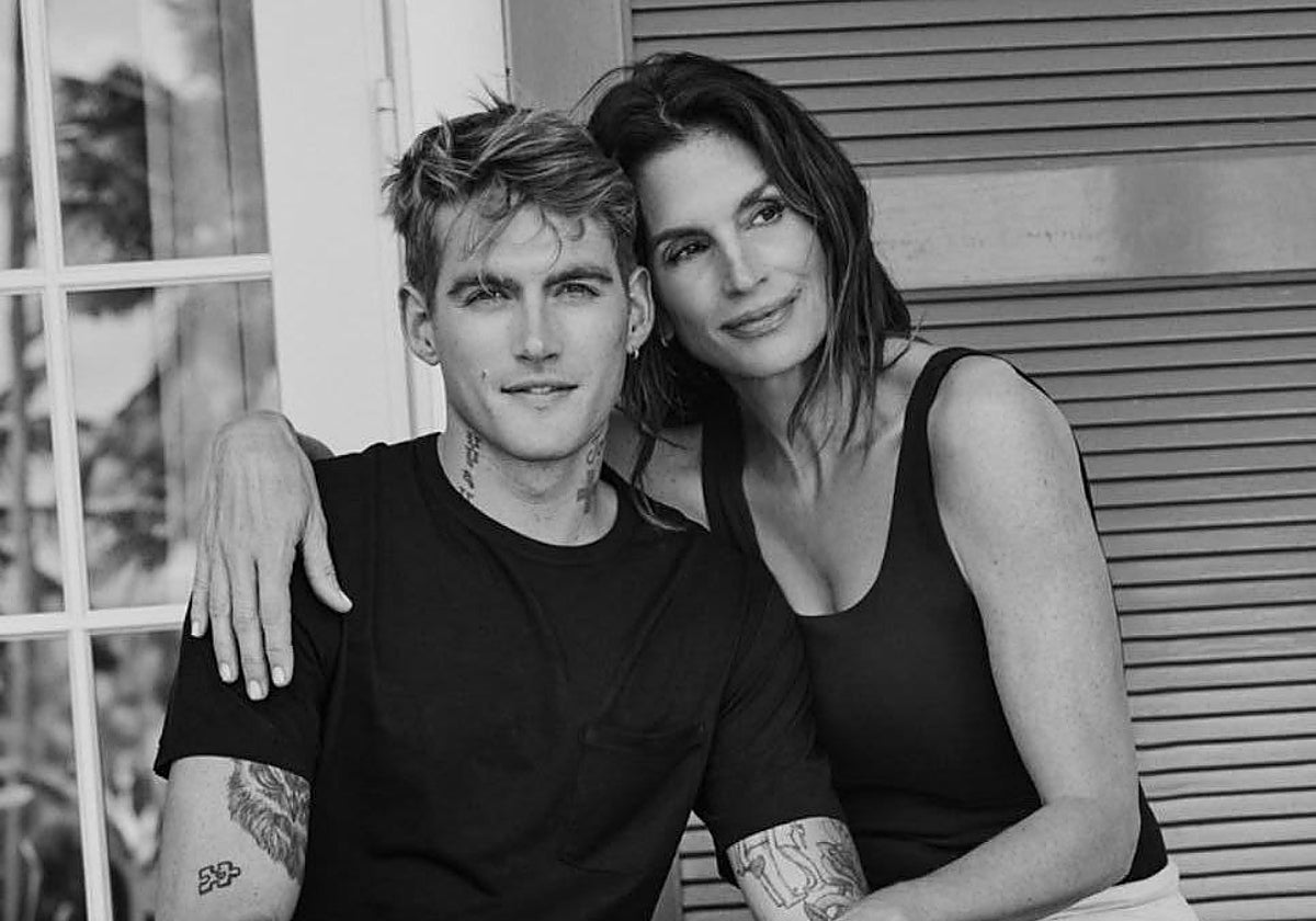 El hijo de Cindy Crawford habría muerto de «sobredosis y un paro cardíaco», según las primeras informaciones