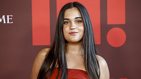 Nuevo paso de Daniella Bustamante hacia el estrellato: debut en solitario en una alfombra roja