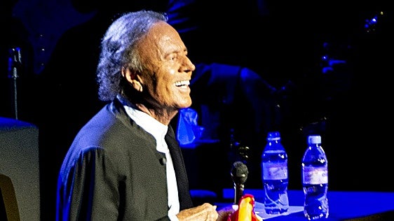 Julio Iglesias rectifica: ya no quiere vender su casa de Galicia