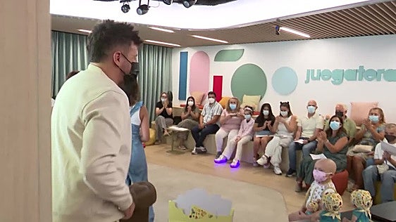 Pablo López se emociona en la presentación de su Baby Pelón solidario