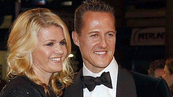 La emoción de la mujer de Michael Schumacher y el estado del piloto: «Entiende cosas que pasan a su alrededor»