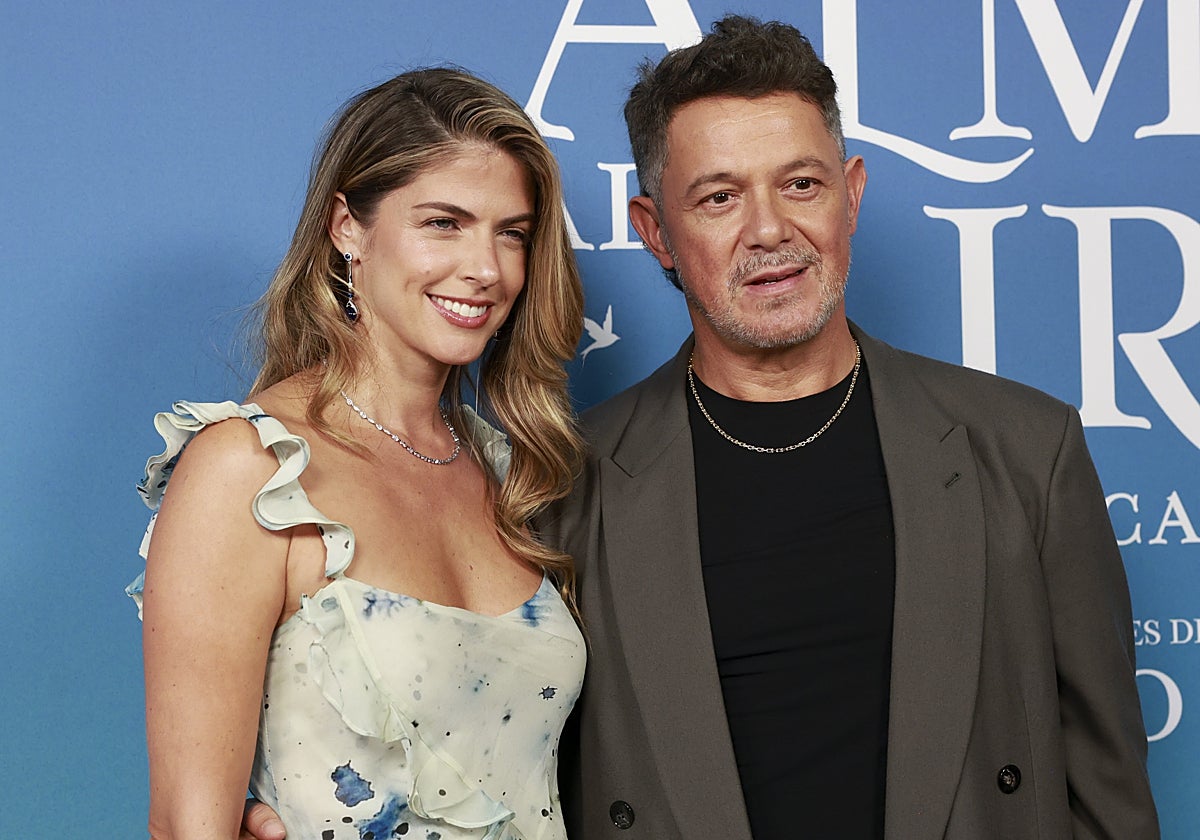 Stephanie Cayo presume de su amor por Alejandro Sanz: «Es un gran hombre, ¡qué te voy a decir si lo amo!»