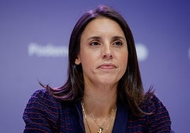 Irene Montero, 38 años, sobre su infancia: «Me he criado en una familia creyente y practicante. Era hasta monaguilla. Forma parte de mi educación»