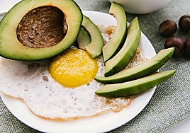 Ana Torroja, 66 años: «Desayuno huevos, aguacate y algo de fruta. Nada más levantarme me tomó un té verde, si no, no soy persona»
