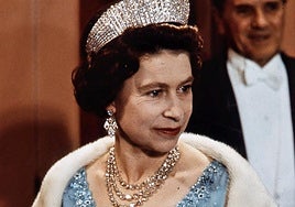 Buckingham Palace muestra las joyas de la Corona: 300 piezas increíbles que cuentan 500 años de reinado