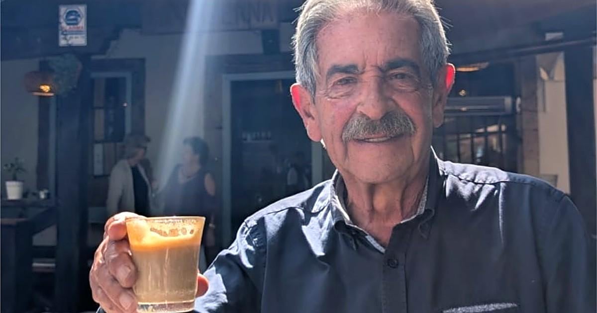 Miguel Ángel Revilla, 83 años: «Desayuno leche de Cantabria entera y medio sobao. Me levanto siempre a las 7 de la mañana»
