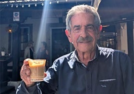Miguel Ángel Revilla, 83 años: «Desayuno leche de Cantabria entera y medio sobao. Me levanto siempre a las 7 de la mañana»