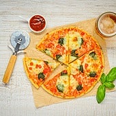 Adiós al cortapizza: una cocinera italiana revela cómo cortar la pizza como un experto