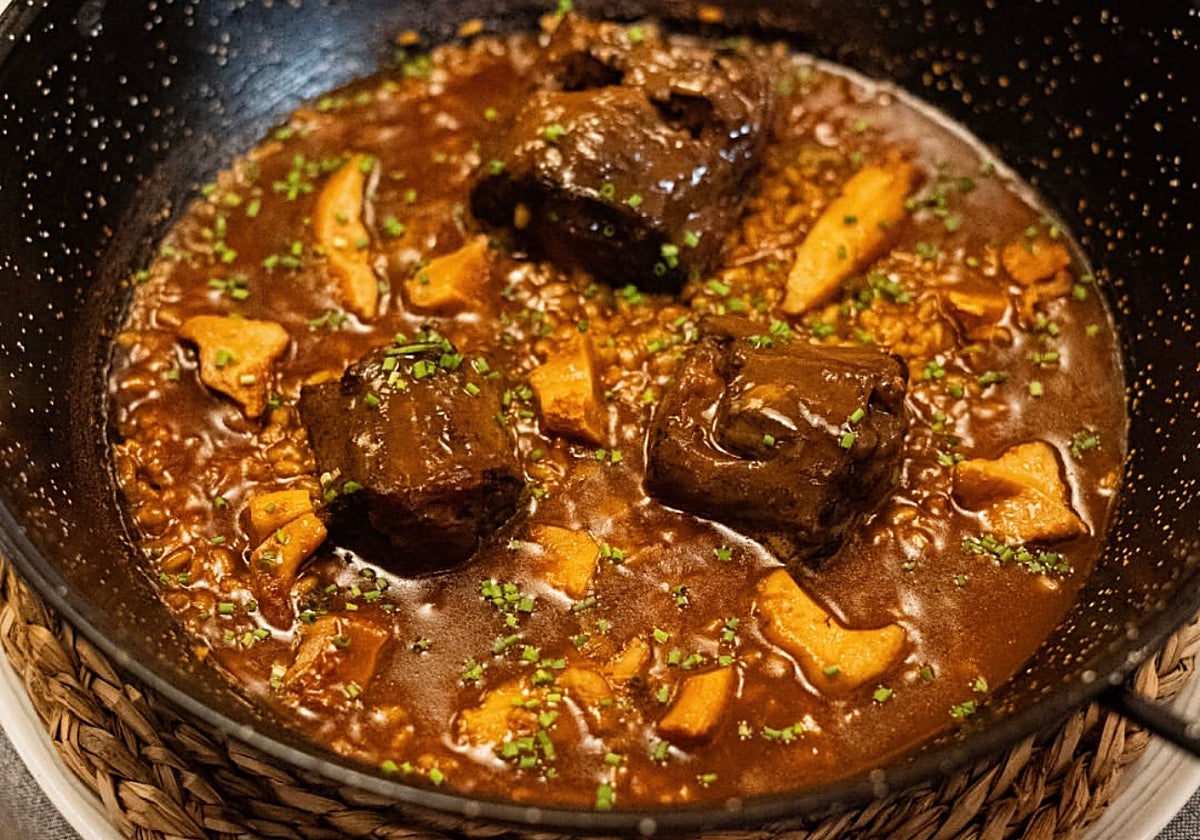 El Envero celebra San Rafael con un plato especial: arroz cordobés de rabo de toro con rebozuelos